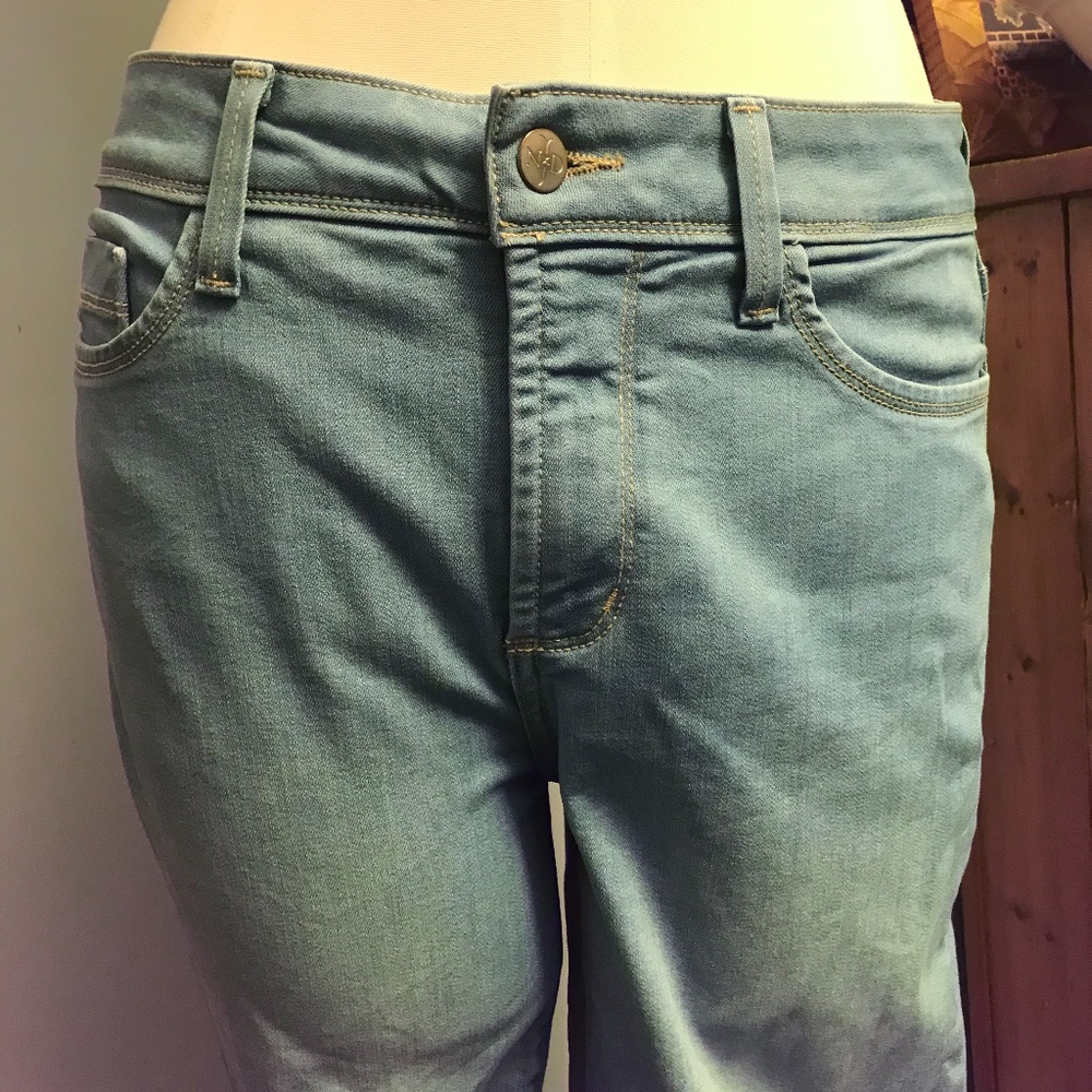 NYDJ ‘ Barbara’ bootcut tummy tuck jeans - Picture 4 of 15